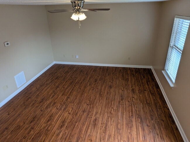 Building Photo - 913 Weeping Willow Dr Unit Four