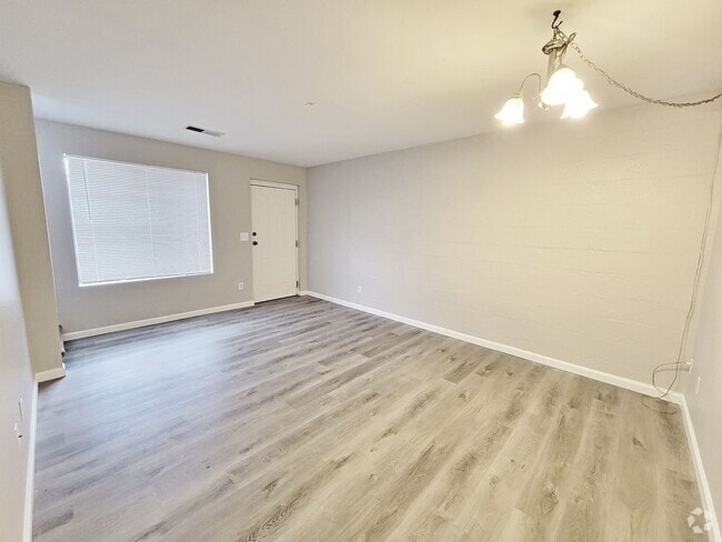 Building Photo - Move-in Special $500 off first month's ren... Rental