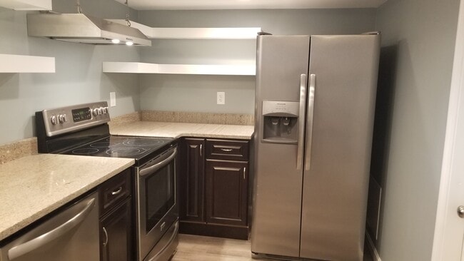 Building Photo - 49 S Spring St Unit B