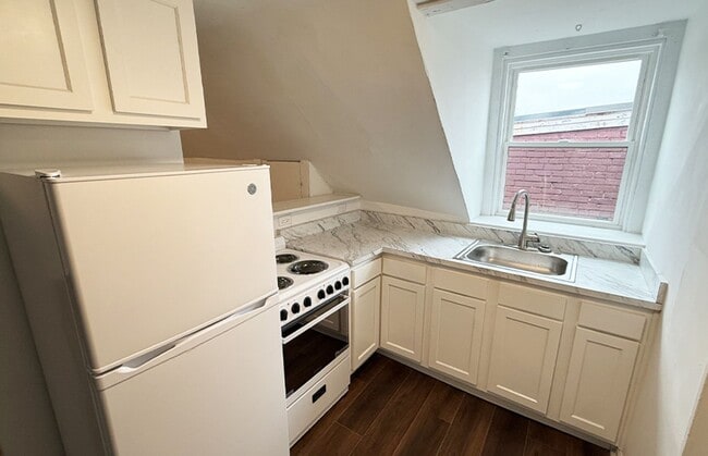 Building Photo - 2309 Clifton Ave Unit 2309-03