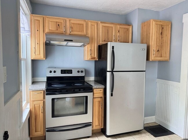 Photo - 64 Girard St