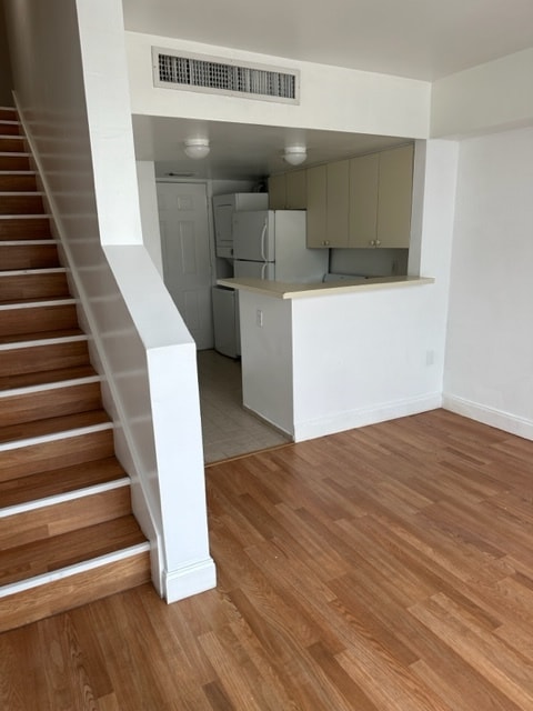 Building Photo - 450 SW 3rd St Unit 1