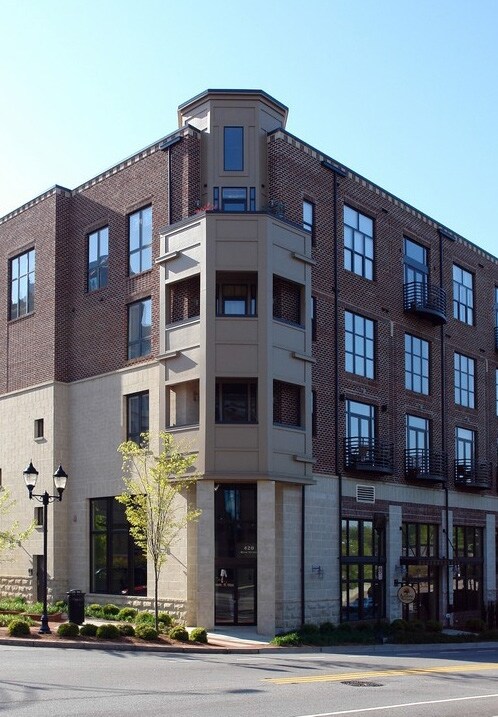 Photo - 408 River St