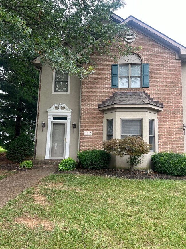 Prime Location Townhouse Living - Prime Location Townhouse Living