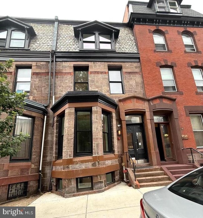 Building Photo - 2303 Delancey St Unit 3F