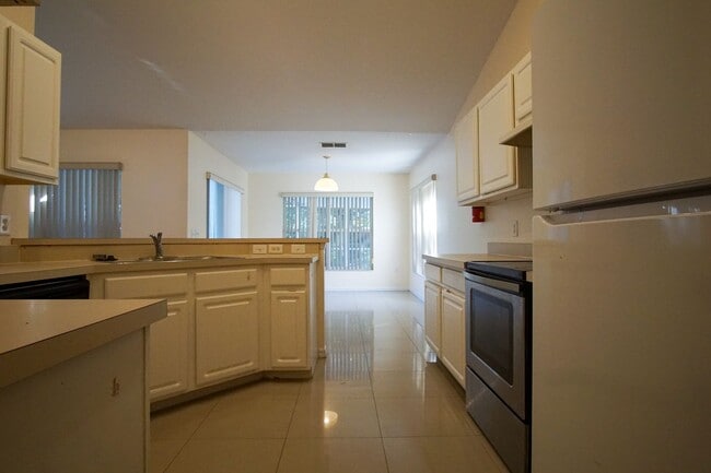 Photo - 4 bed Family Single Home Available for Rent in Davenport !!!