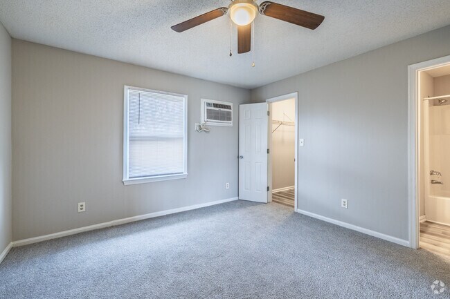 1BR, 1BA-630 SF Bronze Bedroom