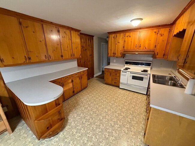 Photo - 3 Bedroom Brick Ranch with Large Yard and Bonus Room