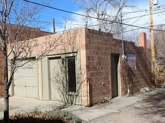 Building Photo - 1023 Main St Rental
