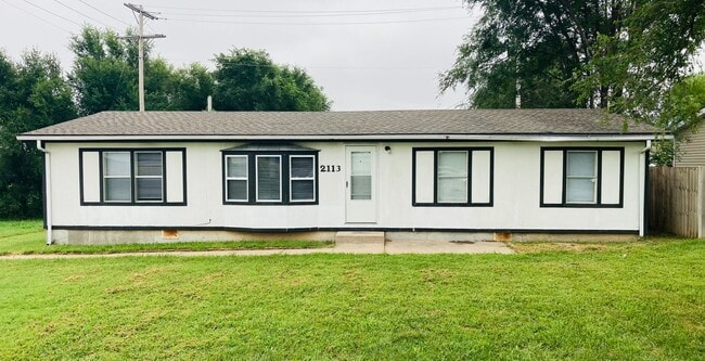 Building Photo - Great Home With Large Yard
