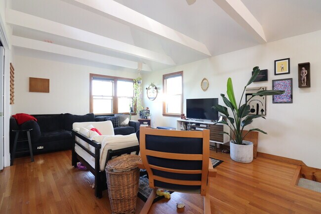 40 Atherton Rd Unit 2
