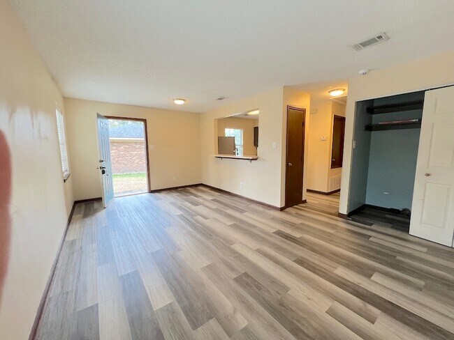 Photo - 23 Kandlewood Dr