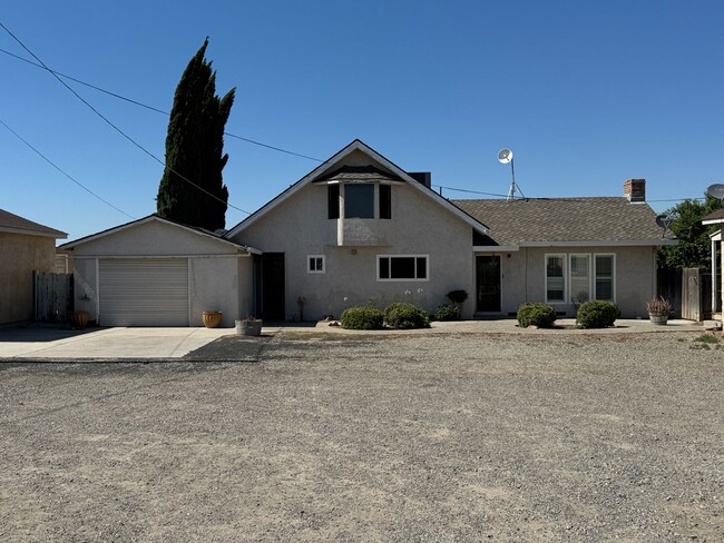 Building Photo - ***Now Available!! Wonderful Home In The Country With Pool***