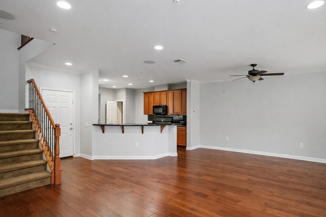 Photo - 11450 Church St