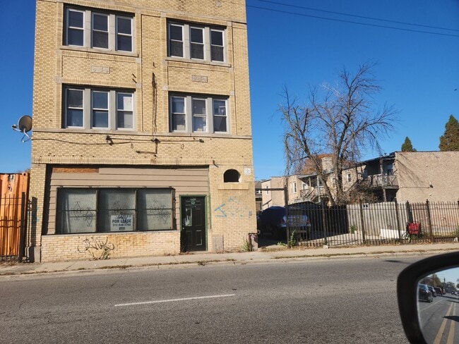 Building Photo - 1048 N Cicero Ave Rental