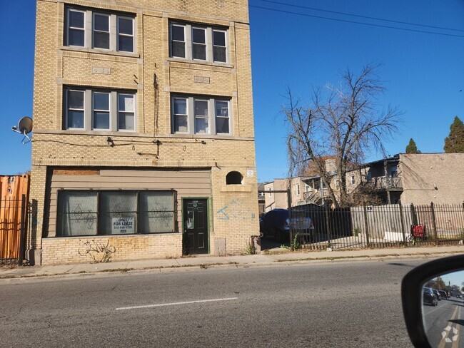 Building Photo - 1048 N Cicero Ave Rental