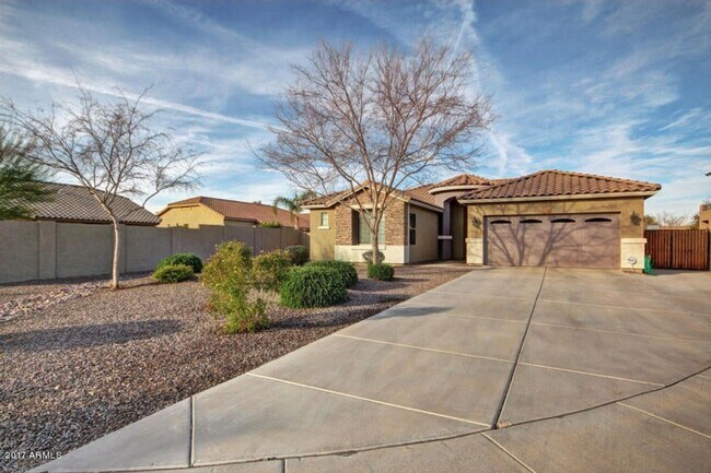 Photo - Gorgeous Chandler Single level home 3 car ...