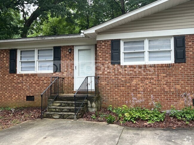 Building Photo - Lovely 2 Bedroom 1 Bath Home Unit 1