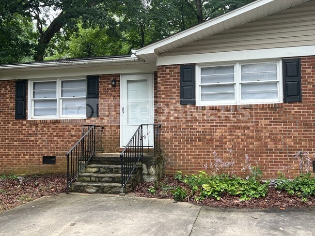 Lovely 2 Bedroom 1 Bath Home - Lovely 2 Bedroom 1 Bath Home