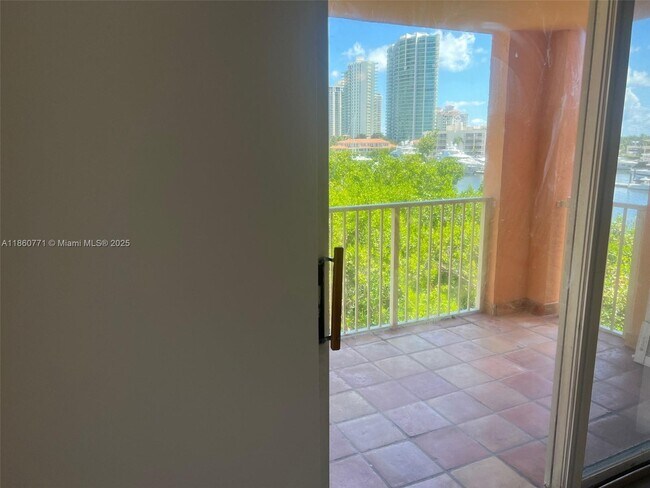 Photo - 19701 E Country Club Dr Unidad 5408