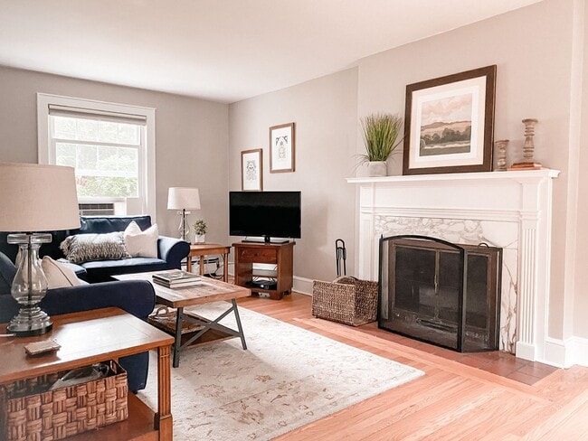 Photo - Short-Term Single Family Home Rental - Desirable Neighborhood
