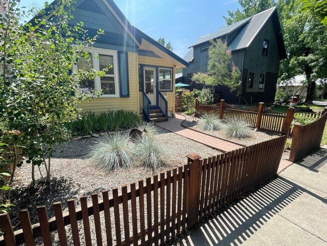 Photo - 710 E 6th Ave