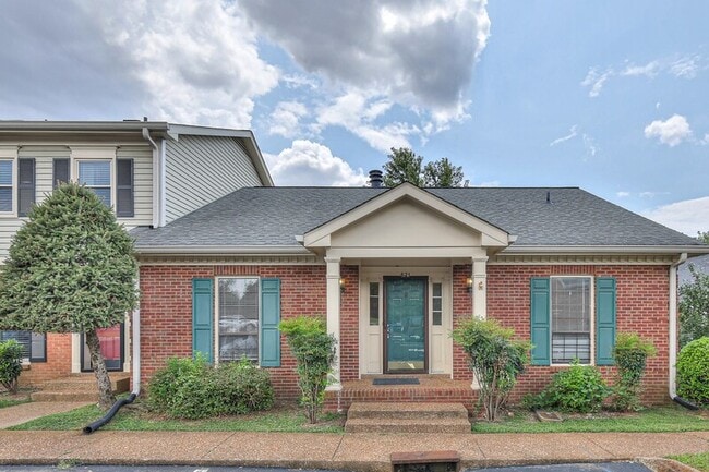 Building Photo - 621 Brentwood Pointe Rental