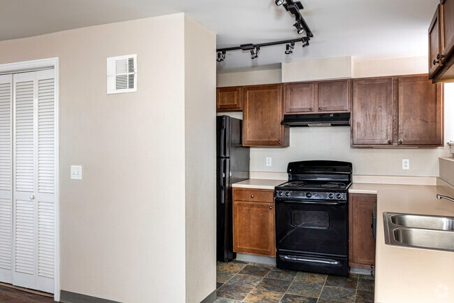 2BR, 1BA - 1097SF - Market Street Lofts
