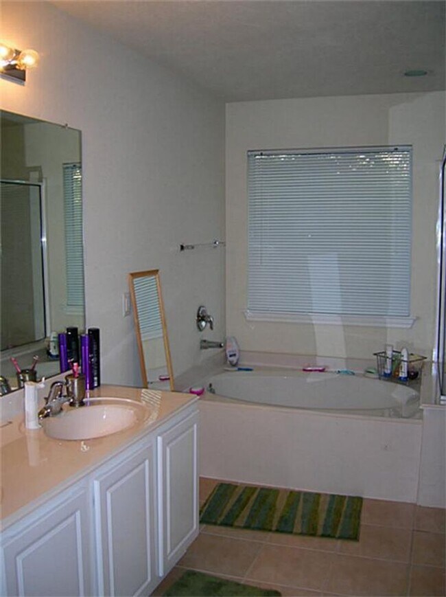 Photo - 17154 Oakwood Chase Dr
