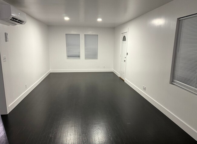 Photo - 207 E Monroe St Unidad A