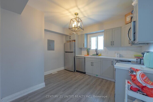 Photo - Main Floor 3 Bedroom Rental – All Inclusiv...