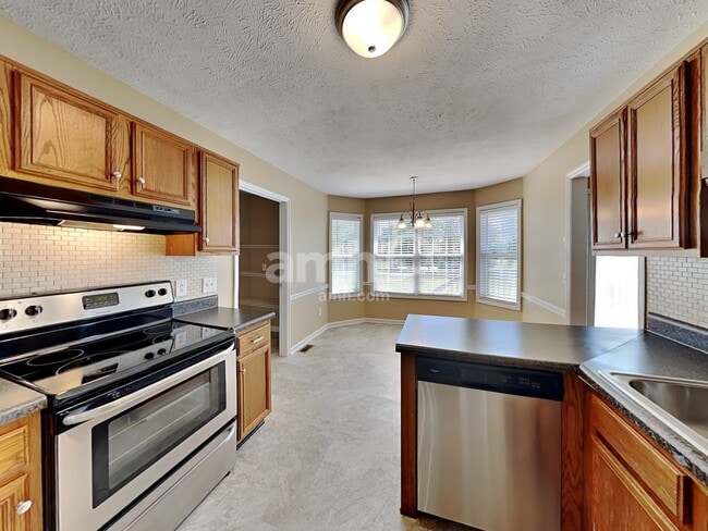 Photo - 115 Crenshaw Dr