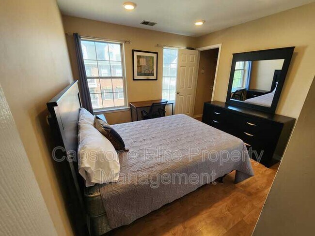 Photo - 12 Colgate Dr