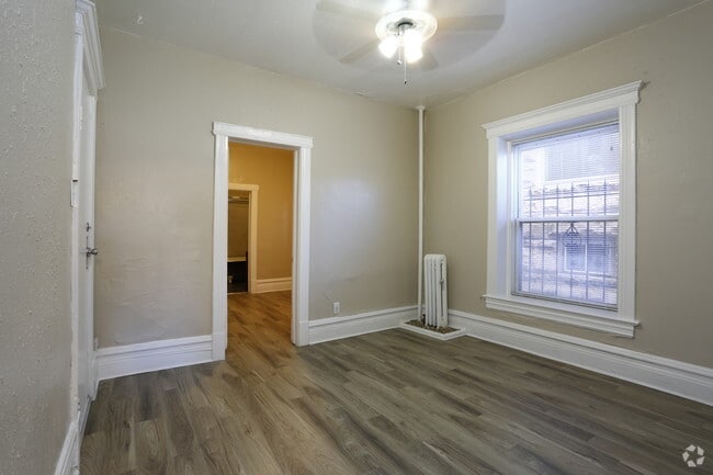 2BR, 1BA - 1200 SF