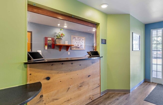 Furnished Studio-Fayetteville - West