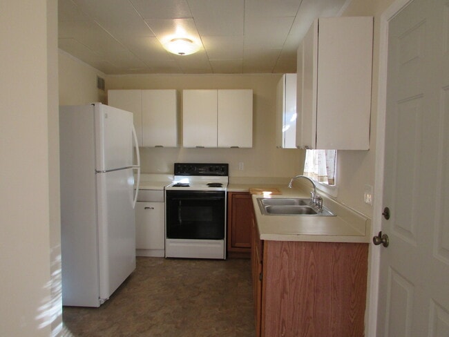 Photo - $900 3 Bedroom/1 Bath Spacious Home, Locat...