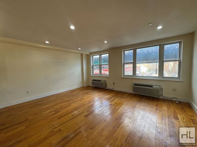 Photo - BROADWAY Unit 2F