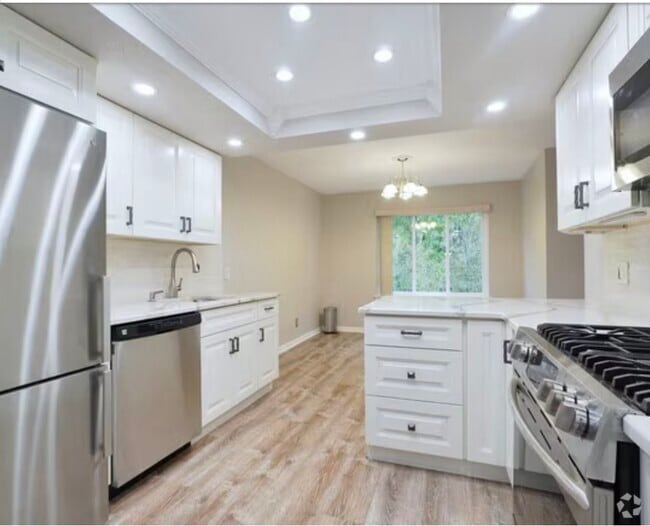 Building Photo - 41 Wellington Ct Unit 3I Rental