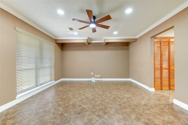 Photo - 9922 Carmalee St
