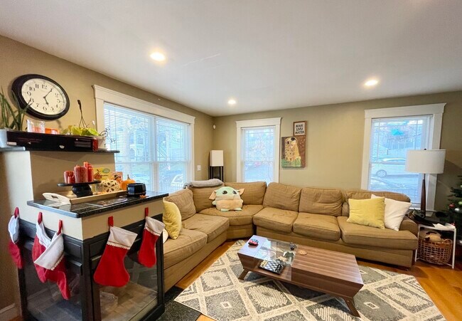 Photo - 17 Iroquois St Unit B