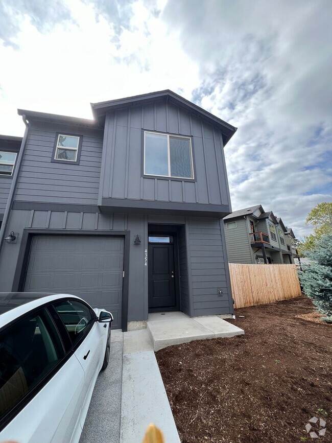 Building Photo - Brand new beautiful townhome in Vancouver!