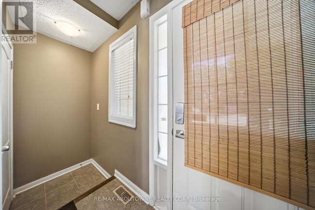 Photo - 902 Gazley Cir