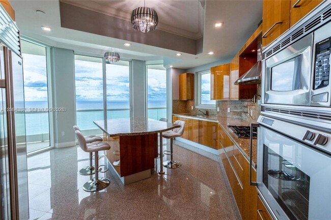 Building Photo - 16051 Collins Ave Unit 2402