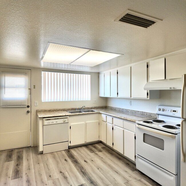 Photo - 3363 W Harmont Dr Unidad 3363-03