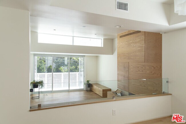 Photo - 444 W Avenue 37