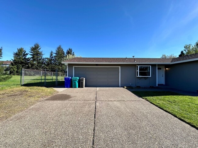 Photo - Newly Renovated Single-Family Home in Gresham! 3 Bed/1 Bath w/ Double Car Garage!