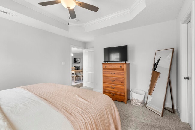 Photo - 924 Uplands Ln