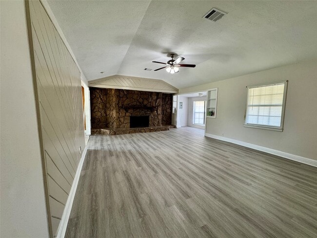 Building Photo - 827 Becker St