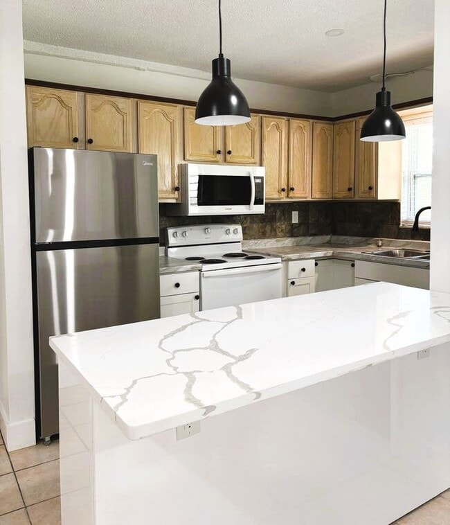 Photo - 1117 NE 10th St