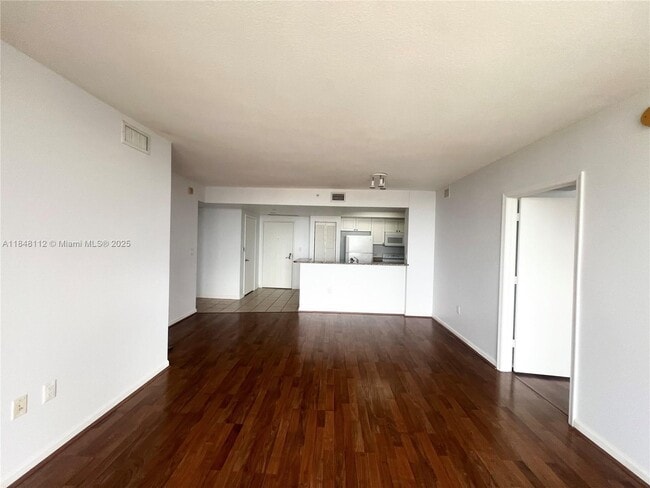 Building Photo - 19501 W Country Club Dr Unit 712